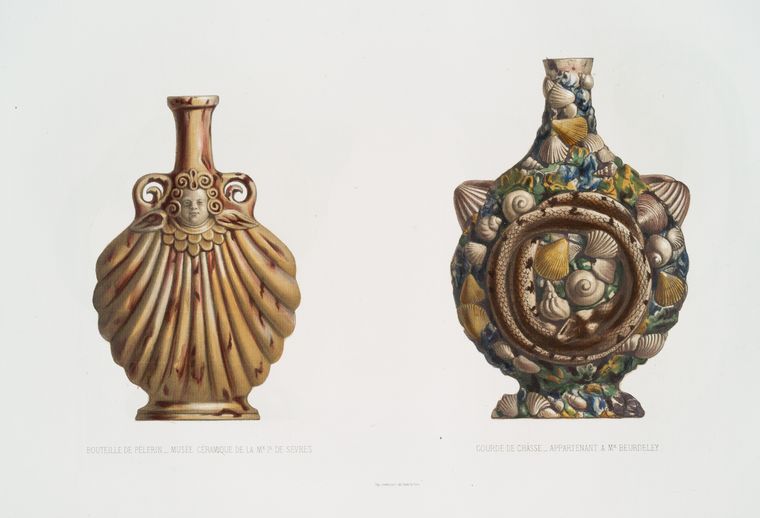 Bouteille de pélerin, Musée céramique de la Me. le de Sèvres ; Gourde de châsse, appartenant à Mr. Beurdeley.