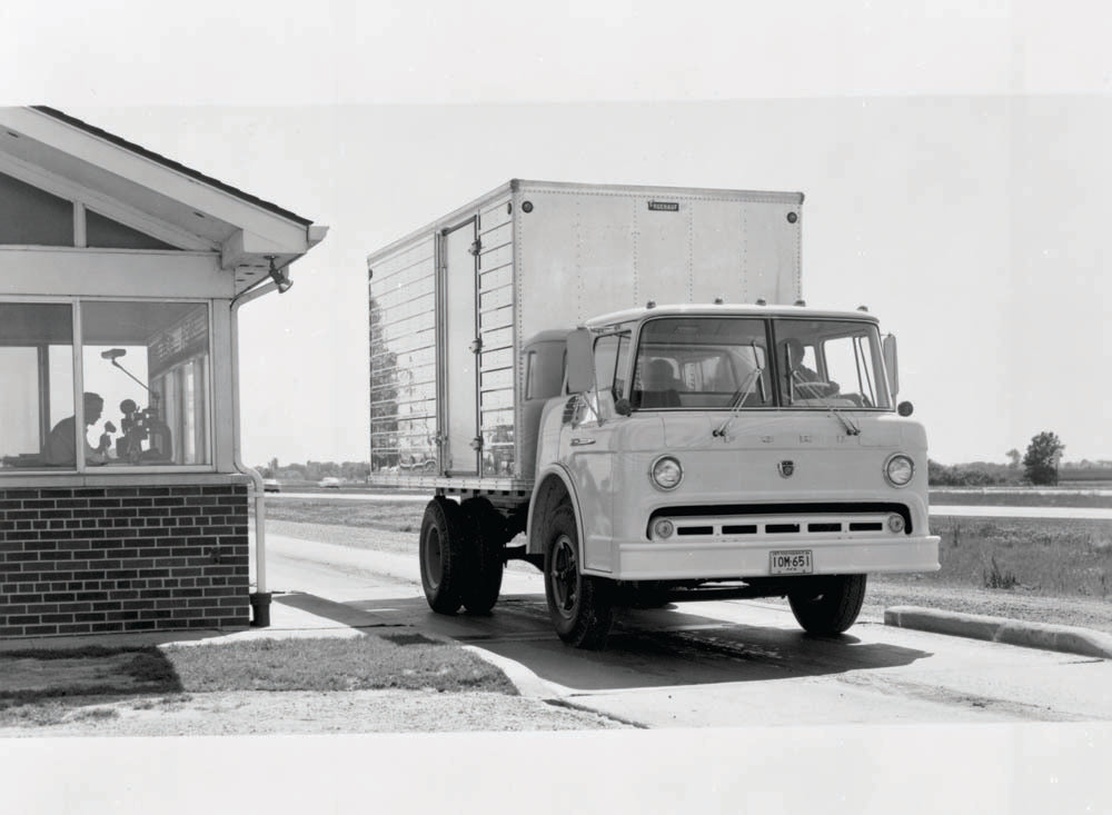 1962 Ford C700 Tilt Cab Truck  0401-0400