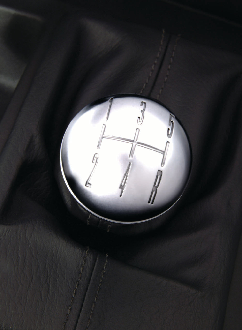 2005 Ford Mustang shift knob  0401-0536