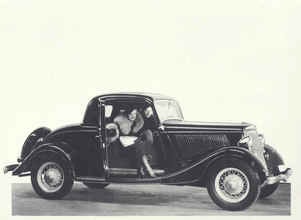 1934 Ford DeLuxe Three Window Coupe  0401-0785