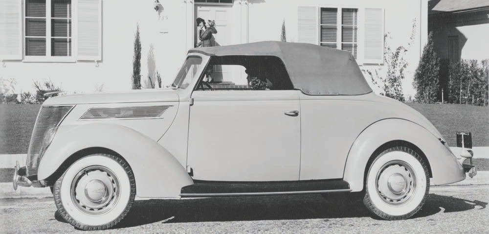 1937 Ford Club Cabriolet  0401-0840