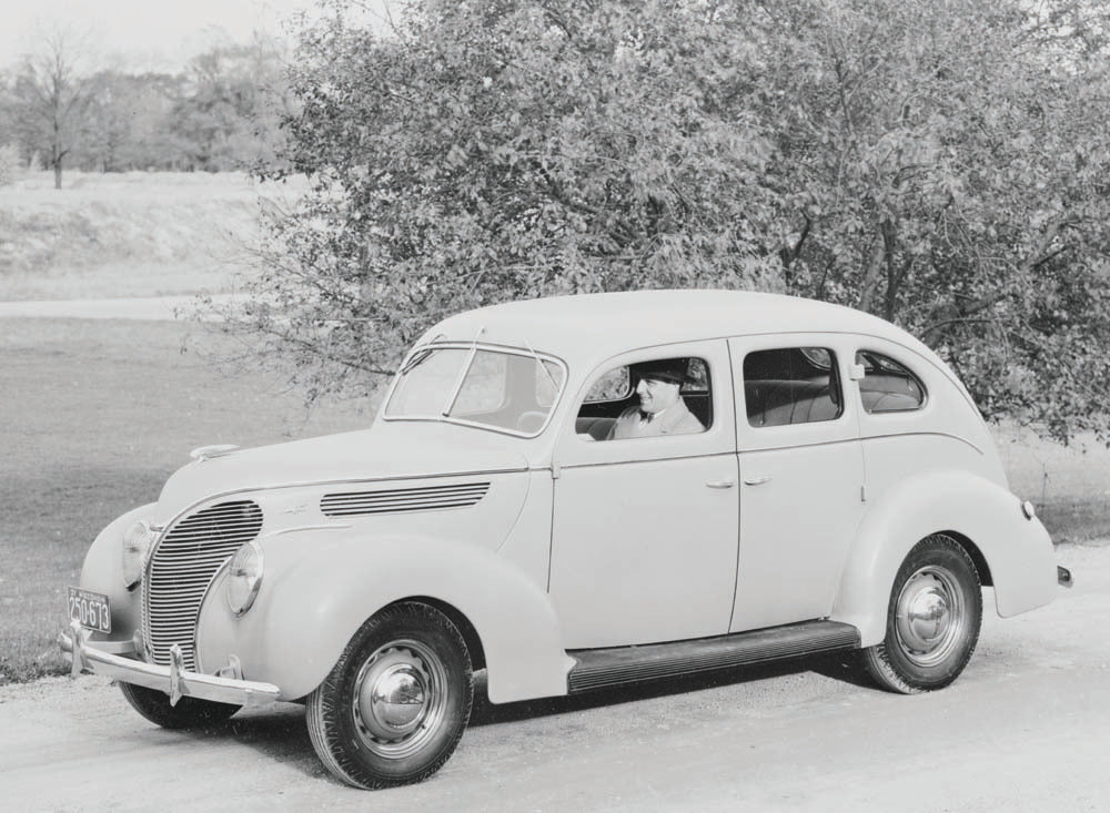 1938 Ford DeLuxe Fordor Sedan  0401-0853