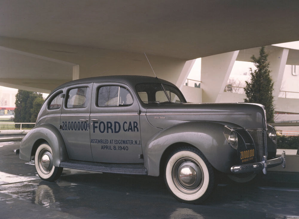 1940 Ford 28 Millionth car produced on display New  0401-0870