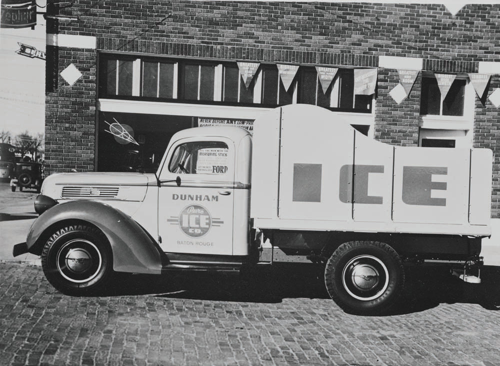1941 Ford ice truck  0401-0901