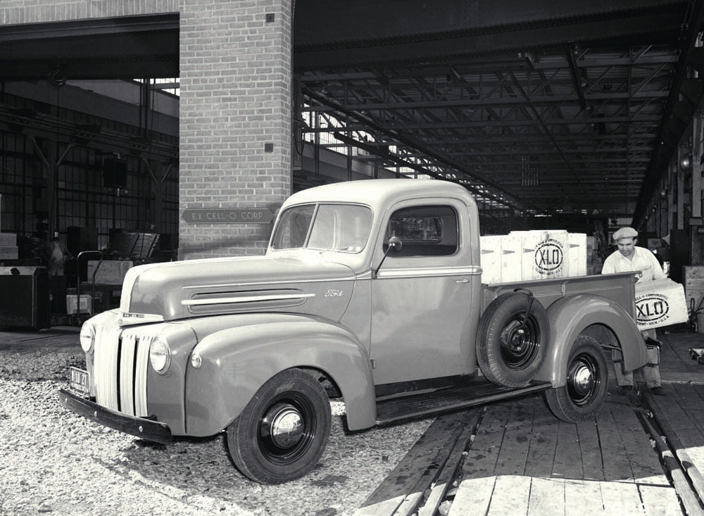 1942 Ford Express pickup truck  0401-0920