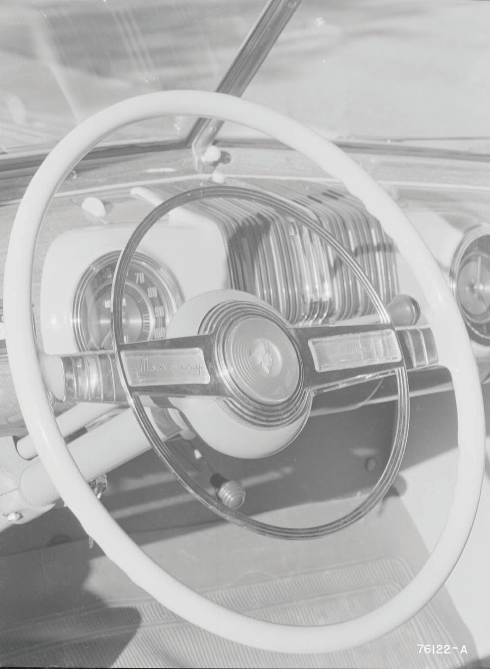 1942 Mercury steering wheel  0401-0968