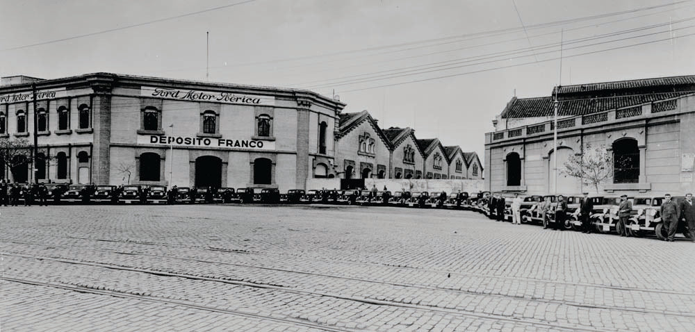 1943 Ford facility Barcelona Spain  0401-0976