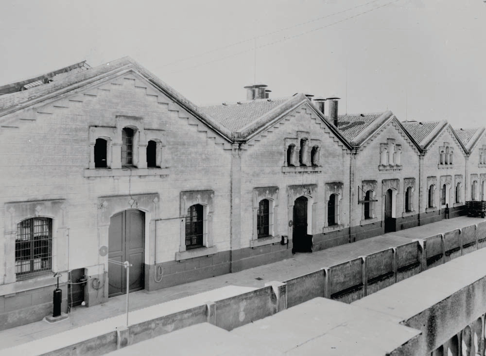 1943 Ford facility Barcelona Spain  0401-0977