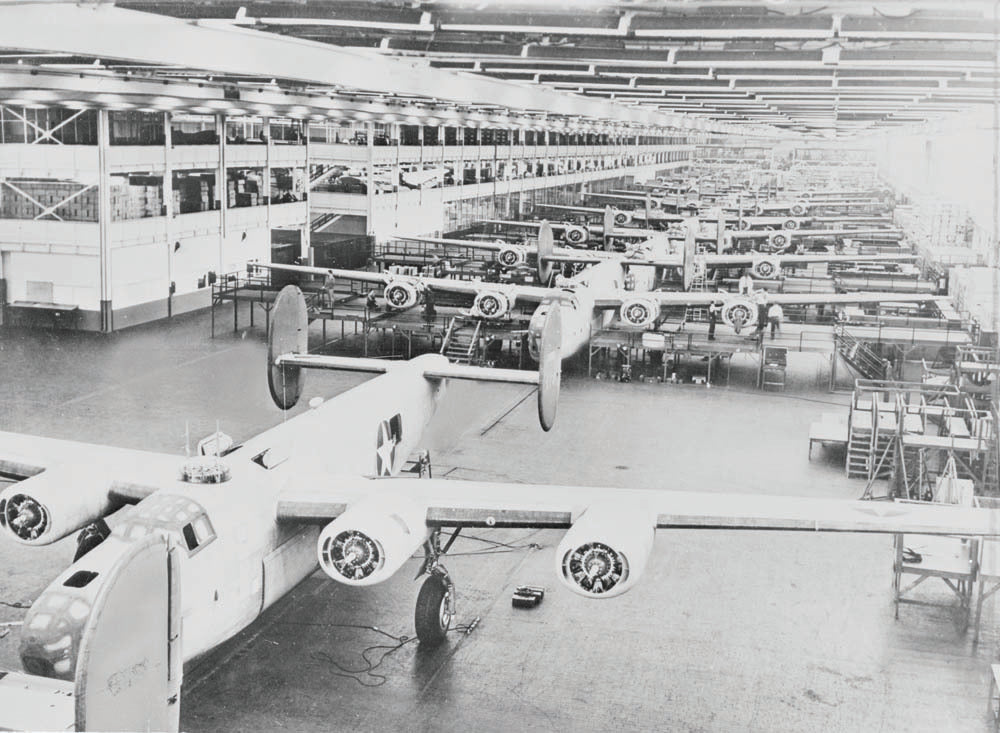 1943 Ford Willow Run Plant bomber production  0401-0983