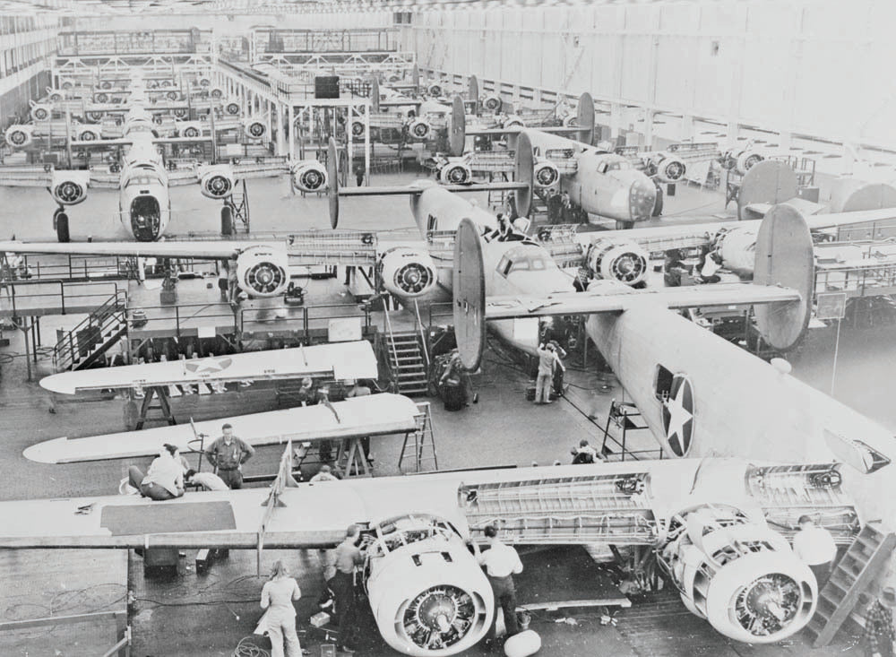 1943 Ford Willow Run Plant bomber production  0401-0984