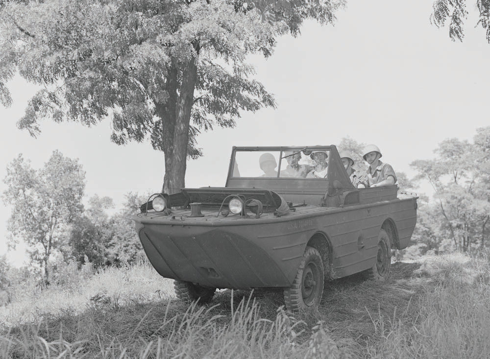 1943 U S Army amphabian vehicle  0401-0988