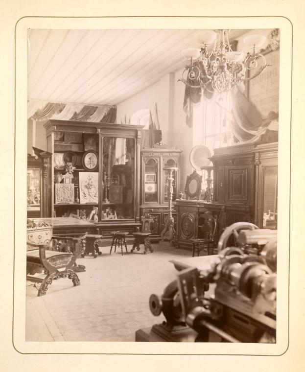 Stand with mirrors of the 19th century