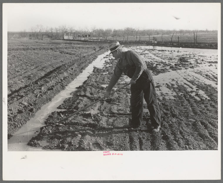 Irrigating land, El Indio, Texas
