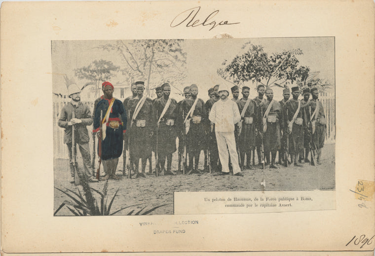 Un peloton de Haoussas, de la Force publique à Boma, commandé par le capitaine Avaert