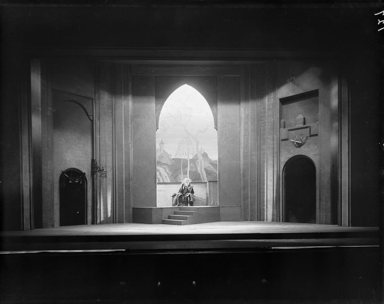 George Gaul as Faust. – NYPL Print Store