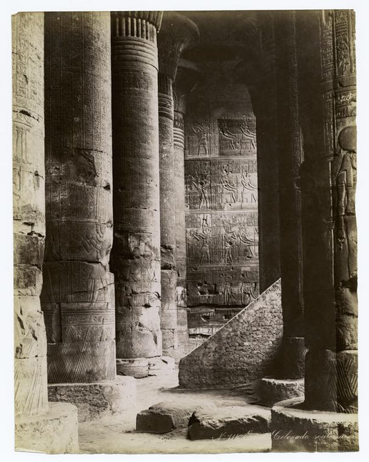 Egypte.  Colonade souteraine.