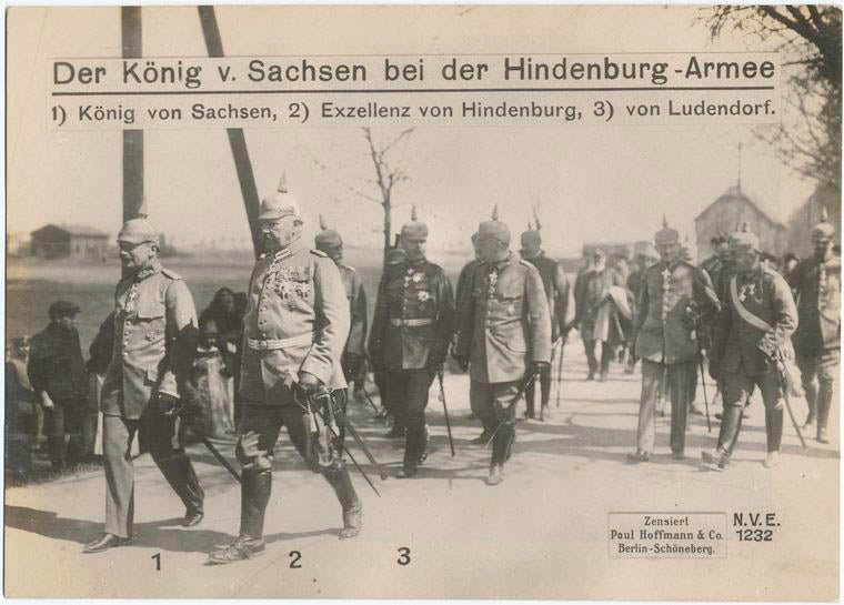 Der König v. Sachsen bei der Hindenburg-Armee : König von Sachsen, Exzellenz von Hindenburg, von Ludendorf.