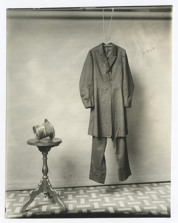 Abraham Lincoln's suit and hat