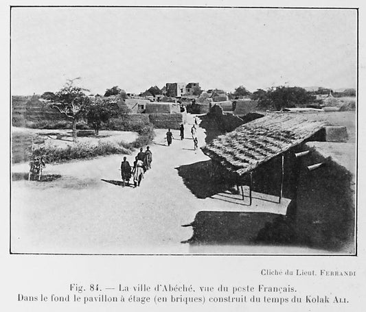 La ville d'Abéché, vue du poste Français. Dans le fond le pavillon à étage (en briques) construit du temps du Kolak Ali.