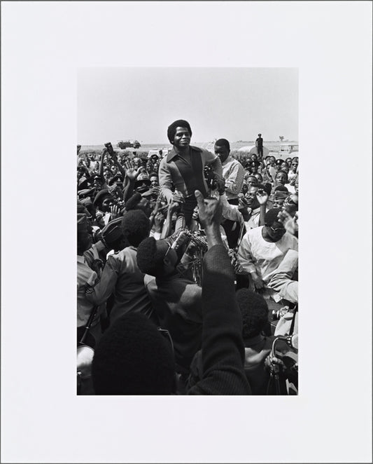 Singer James Brown being greeted by fans upon his arrival at Kaduna Airport