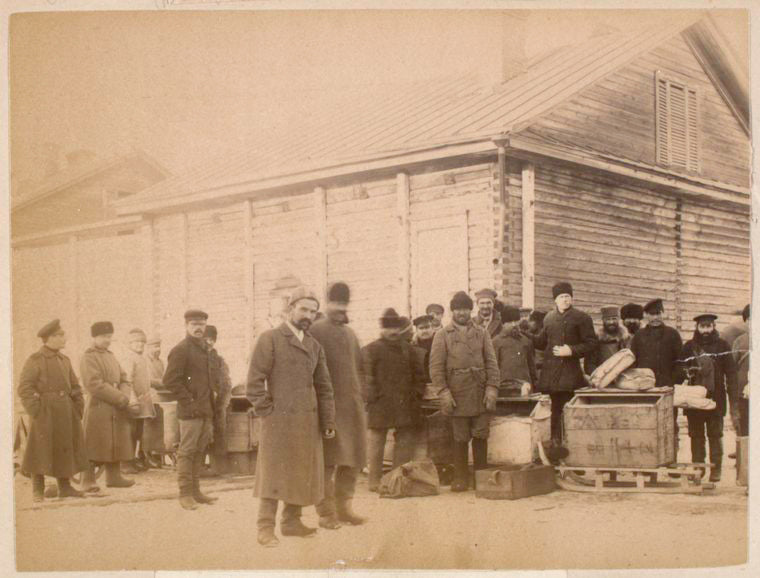 Bread vendors at Post Alexanerofsk [Alexandrofsk] (90).