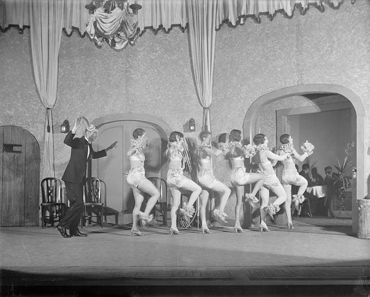 Lee Tracy as Roy Lane, a hoofer & song & dance man & chorus girls in 'Broadway' NYC: Broadhurst Theatre, 1926.