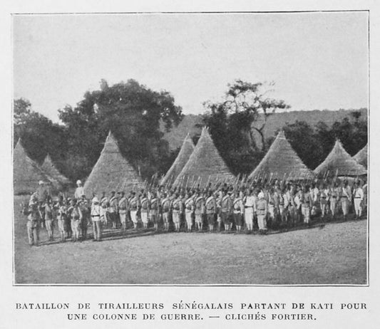 Bataillon de tirailleurs Sénégalais partant de Kati pour une colonne de guerre.