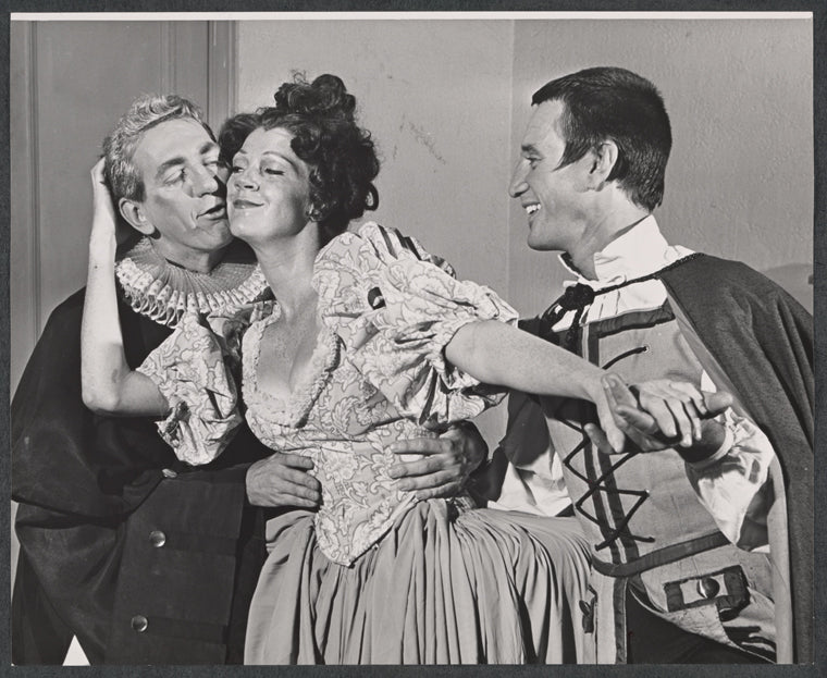 John Heffernan, Cynthia Bebout and Roy Scheider in the stage production The Alchemist