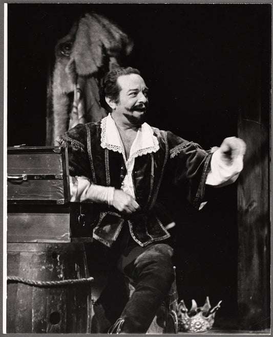 Alfred Drake in the stage production Those That Play the Clowns