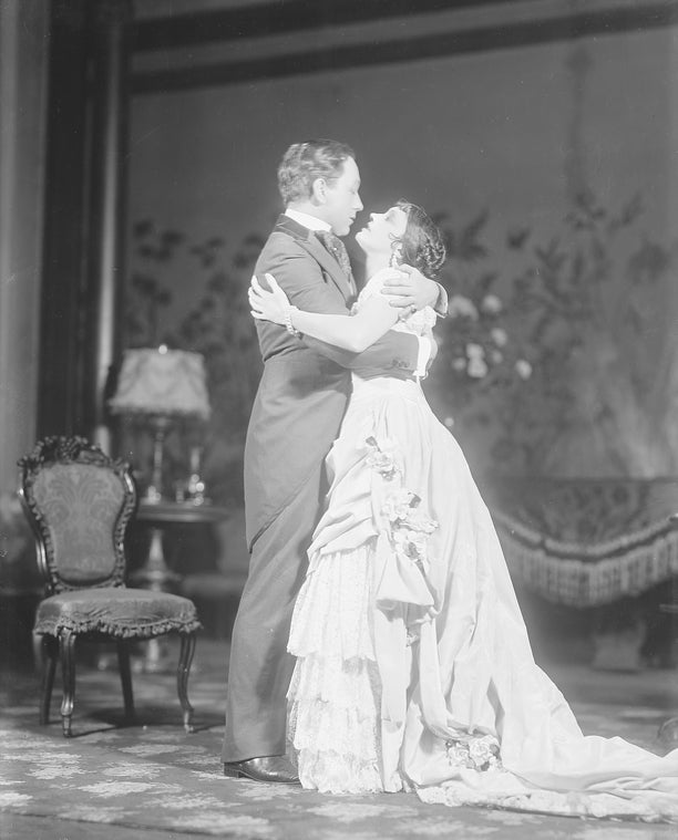 Katharine Cornell and Rollo Peters as Ellen and Newland Archer