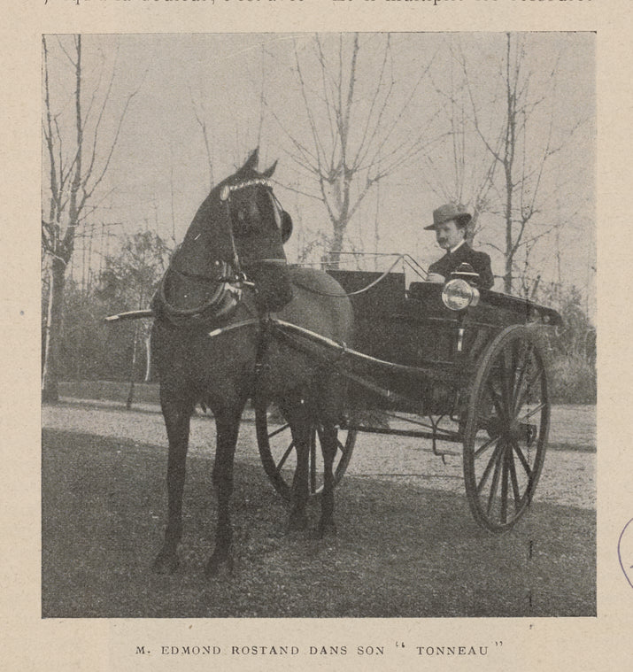 M. Edmond Rostand dans son "tonneau."