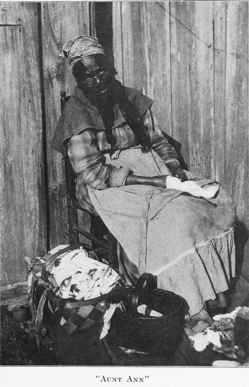 Aunt Ann.  Ann Austin was the slave of Samuel Pitts, Uniontown, Alabama.  She was eighty-nine years old when the picture was taken.