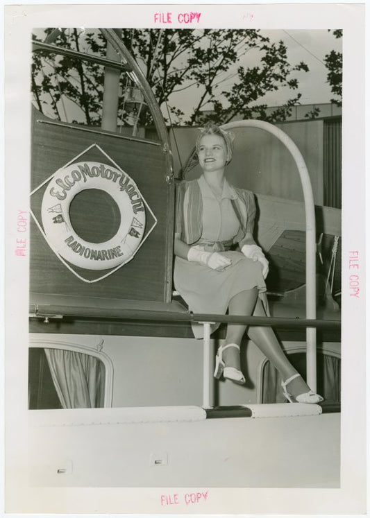Contests - Beauty - Miss Indiana on boat