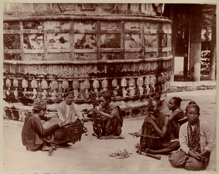 Female musicians, India.