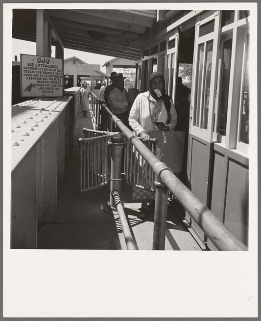 Mexicans entering the United States. United States immigration station, El Paso, Texas