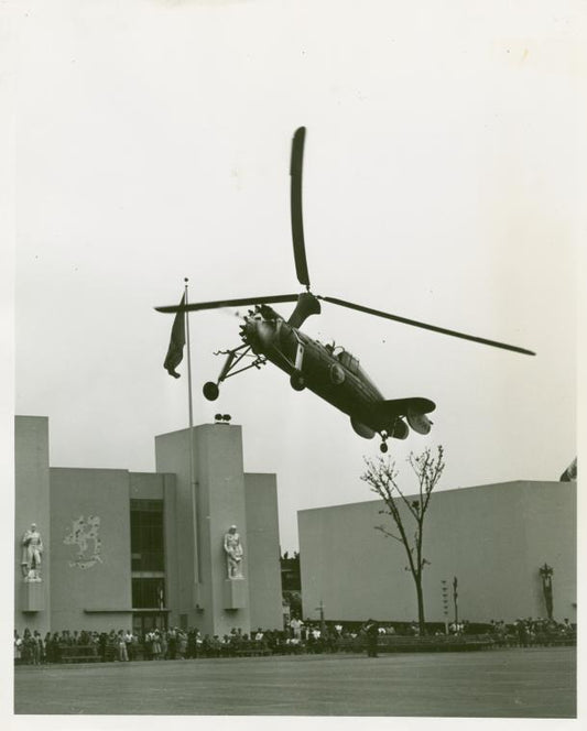 Amusements - Shows and Attractions - Aerial Acts and Airshows - First airplane landing within Fairgrounds