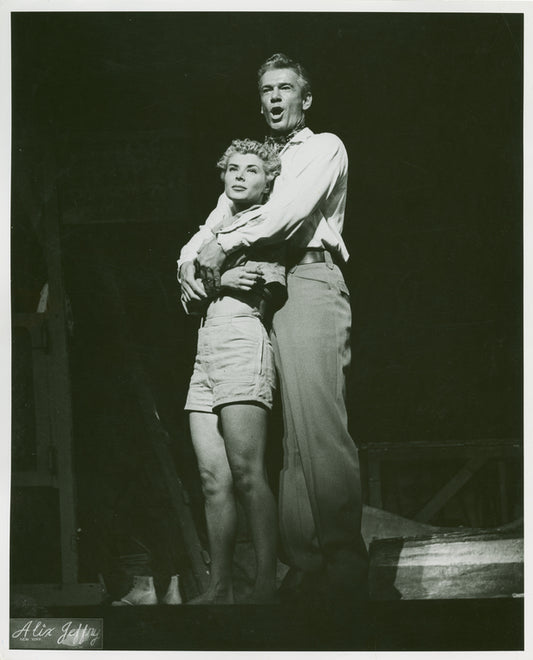 Mindy Carson (Nellie Forbush) and Robert Wright (Emile de Becque) in the 1957 revival of South Pacific