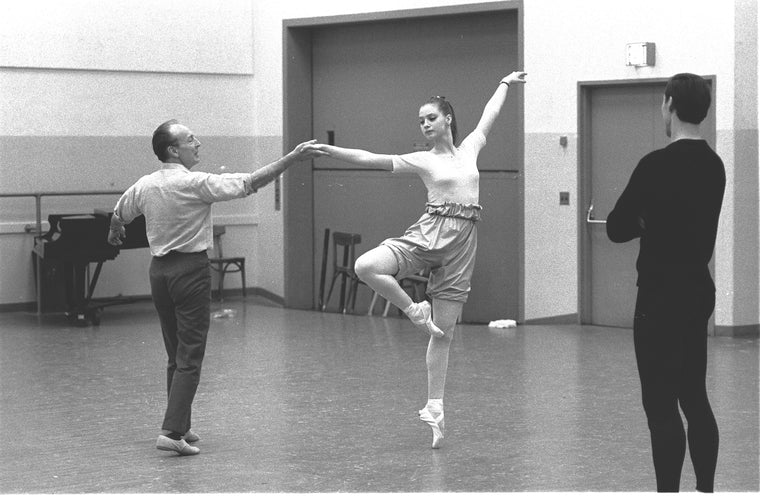New York City Ballet rehearsal of "Swan Lake" with George Balanchine, Suzanne Farrell and Jacques d'Amboise, choreography by George Balanchine (New York)