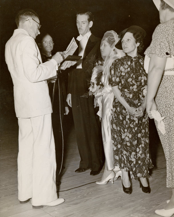 Violet Hilton weds James Moore.