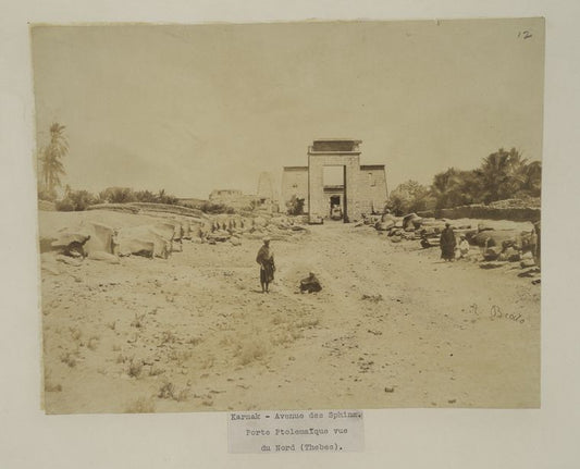 Karnak - Avenue des Sphinx. Porte Ptolematïque vue du nord (Thebes).
