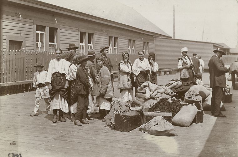 Galician immigrants at Quebec.