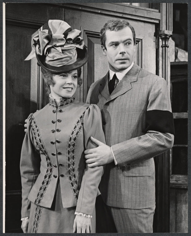 Ivor Emmanuel, David O'Brien, Shani Wallis, Frank Griso, Laurence Naismith, Tessie O'Shea, Elizabeth Hubbard and Brian Avery in the stage production A Time for Singing