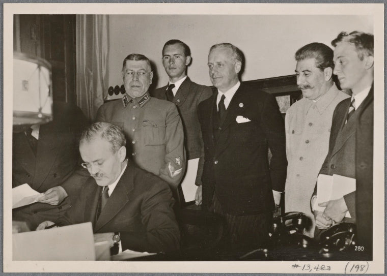 At the invitation of the Soviet government, Reich Foreign Minister von Robbentrop is in Moscow for crucial talks...