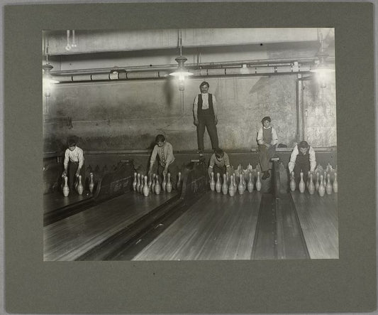1:00 a.m. but young pin boys are working, April 1910