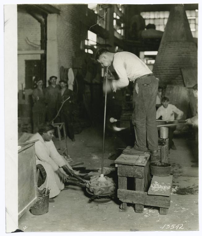 Hard blowing ornamental lamp shades at Gill Glass Co., Phila., Pa.