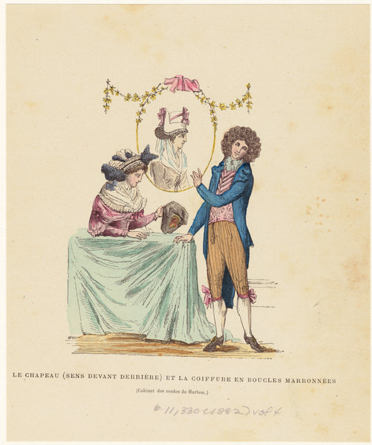 Le chapeau (sens devant derrière) et la coiffure en boucles marronnées