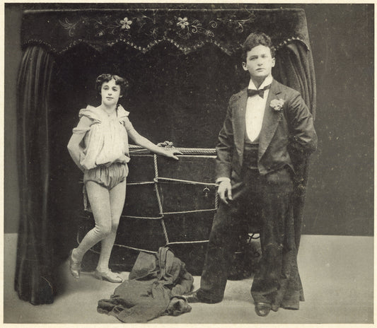 Harry Houdini and Bess Houdini with props from their Metamorphosis illusion