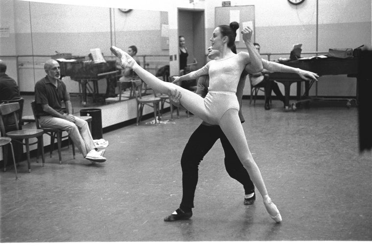 New York City Ballet rehearsal of "Dances at a Gathering" with Edward Villella, Patricia McBride and Jerome Robbins, choreography by Jerome Robbins (New York)