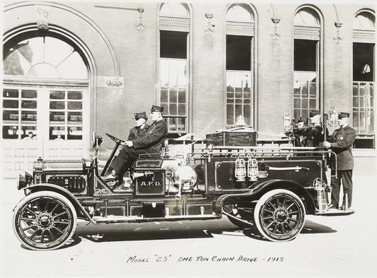 Model 25 One ton chain drive - 1915