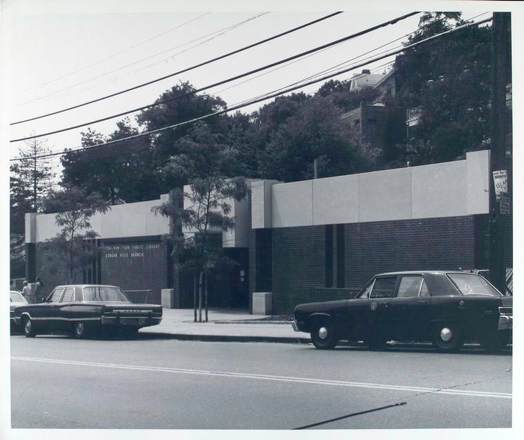 Exterior of the Dongan Hills Library